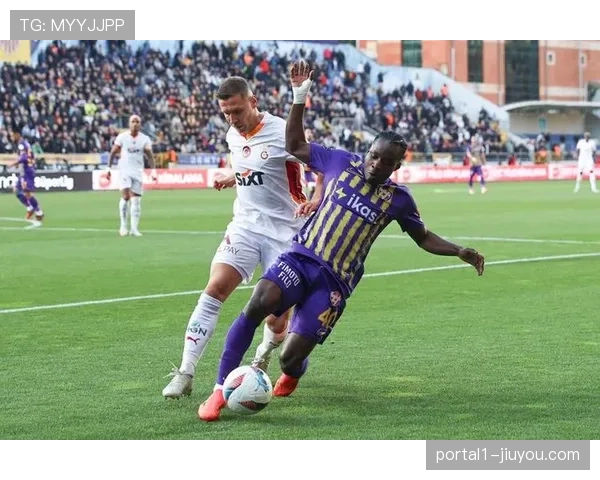 海港安佩姆加布里埃尔边锋，个人突破受限于中场支援不足